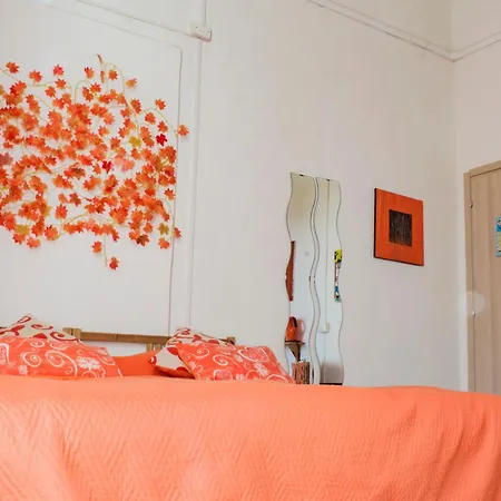 Tecla Naples