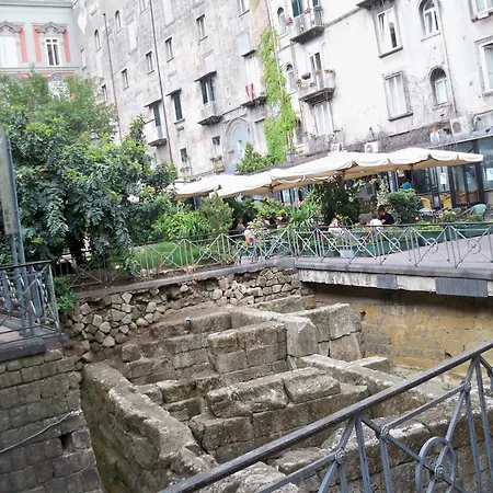 Tecla Naples