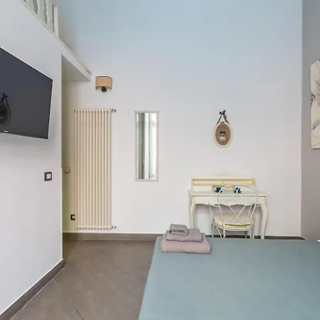 Relax Rooms-vicino Lungomare- * Napoli