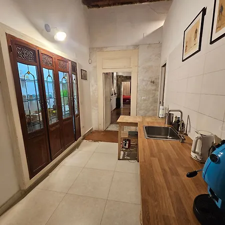 The Spanish Palace, Suites, Rooms, & Terraces Bed & Breakfast