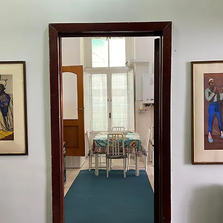 Historical Maison Des Artistes In Aristocratic Xvi Century Palace Apartment Naples