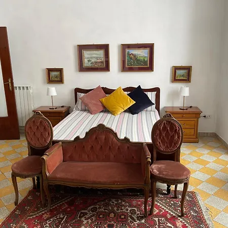 Historical Maison Des Artistes In Aristocratic Xvi Century Palace * Naples
