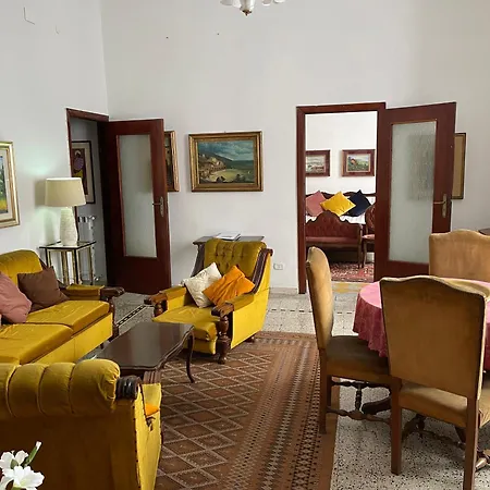 Historical Maison Des Artistes In Aristocratic Xvi Century Palace Naples