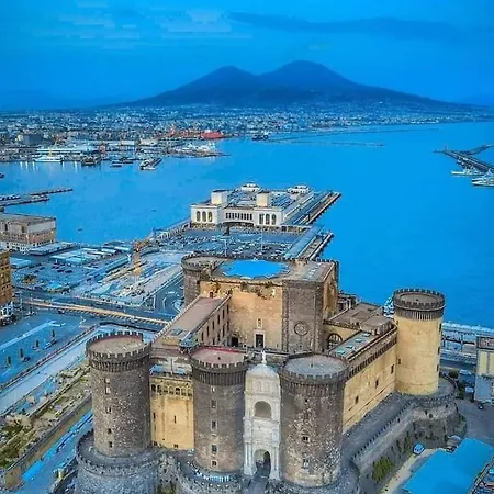 Апартаменты O Munaciell A Piazza Plebiscito Con Vista San Martino