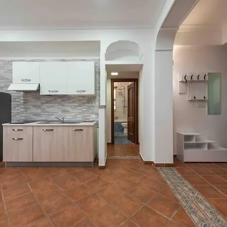 Metro 1 Materdei - Quiet For 4 People Naples