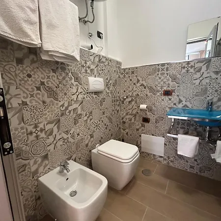 Bed & Breakfast Binario 14 Piazza Garibaldi Naples
