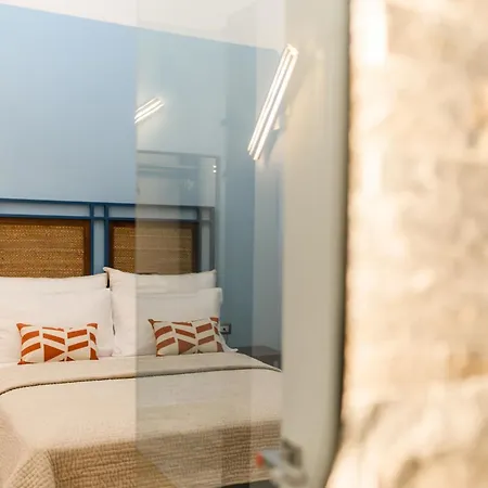 Nea Domus Santa Monica Apartment *