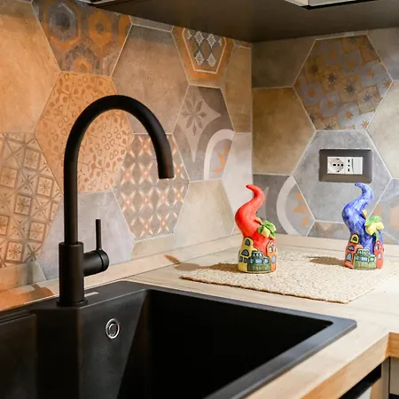 Nea Domus Santa Monica Apartment *