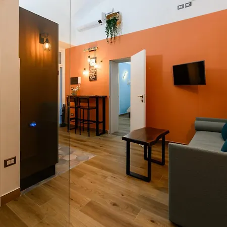 Nea Domus Santa Monica * Naples