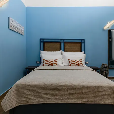 Nea Domus Santa Monica Apartment