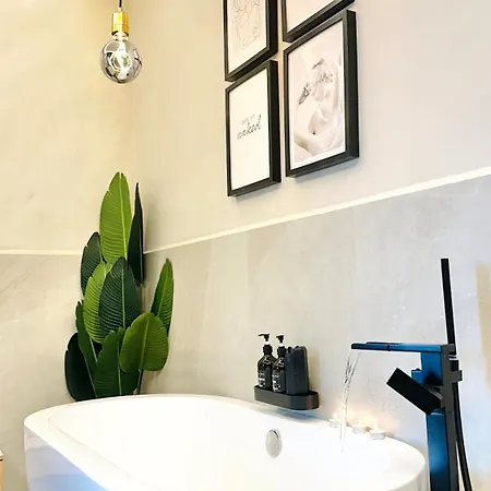 Falco Deluxe Apartman Nápoly