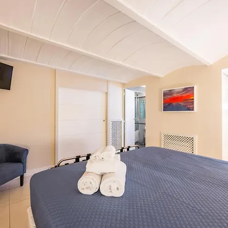 Blu Breeze On Seafront With Parking By Napoliapartments * Nápoly