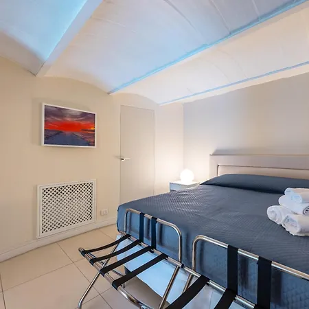 Blu Breeze On Seafront With Parking By Napoliapartments Apartman *