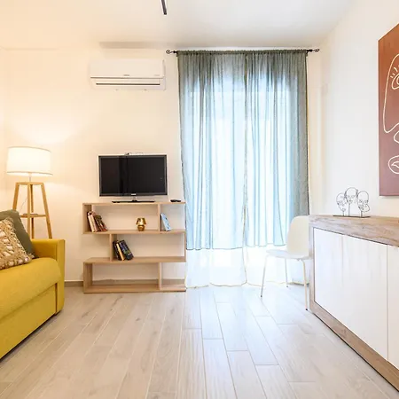 Pulcinella - Chic E Comfort In * Naples