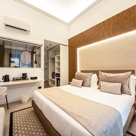 Hotel Mamalu - And *