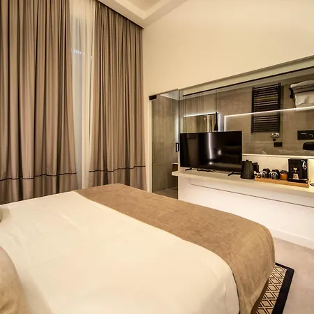 Mamalu - And Hotel *