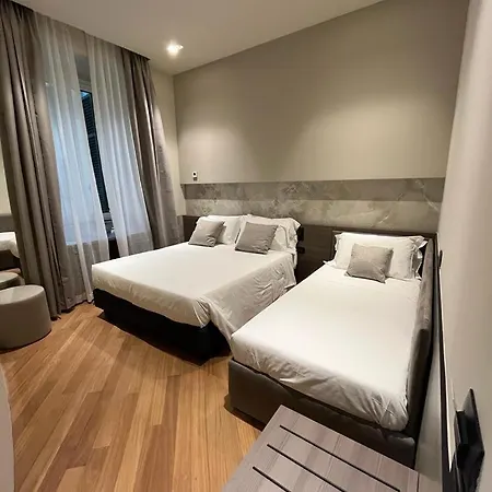 Hotel Western Plaza
