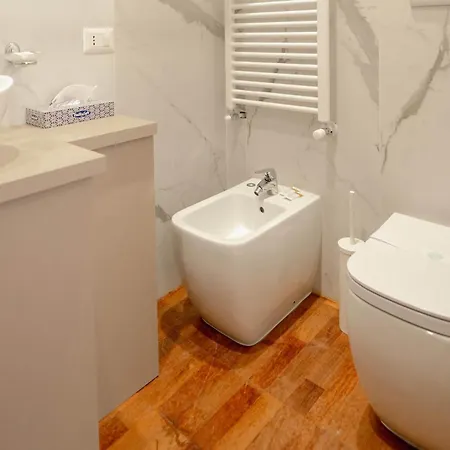 Affittacamere Interno 5 *