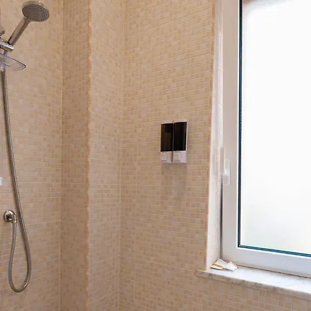 Interno 5 * Napoli