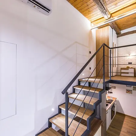 Industrial Ground Floor Studio By Wonderful Italy Appartement