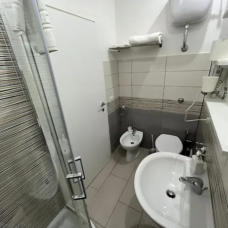 F.rooms Guest house