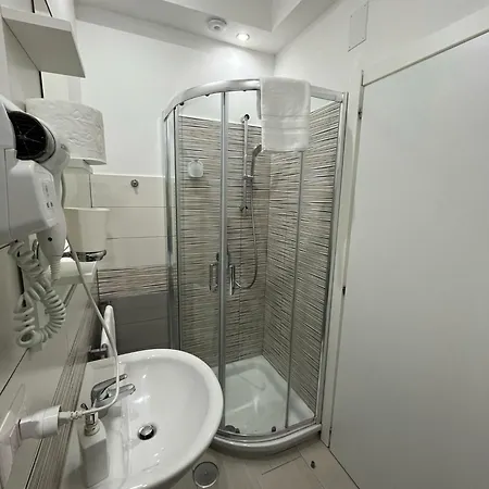 F.rooms Guest house
