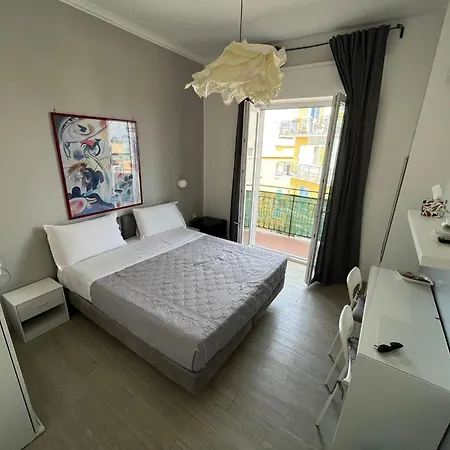 F.rooms 2* Naples