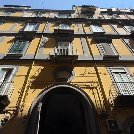 Via Tommaso Caravita 6 *