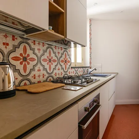 Via Tommaso Caravita 6 * Napoli