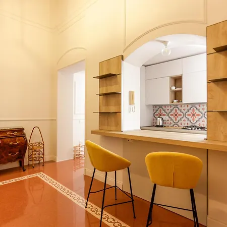 Via Tommaso Caravita 6 * Napoli