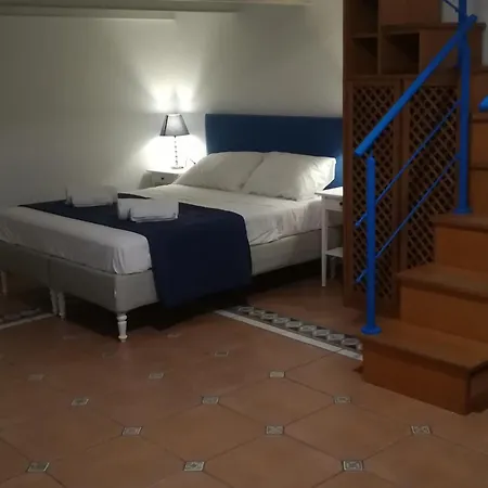 Neapolis Port * Nápoly