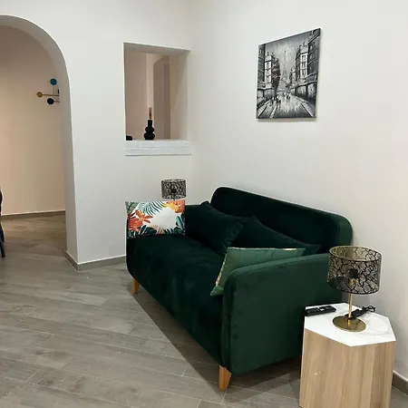 Travelers Cove - Spagnoli Naples