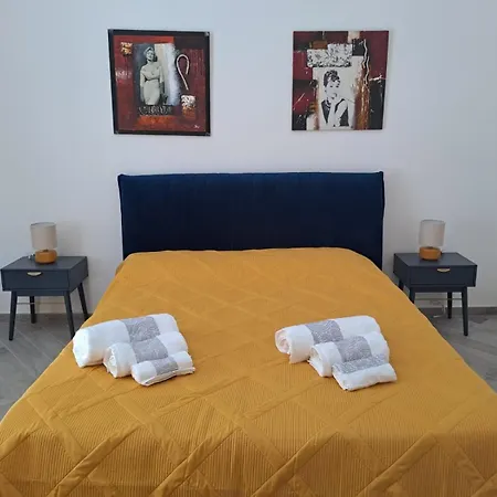 Travelers Cove - Spagnoli Naples