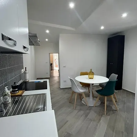 Travelers Cove - Spagnoli Apartment Naples