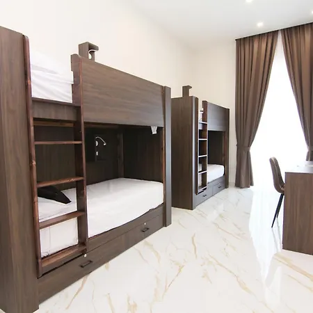 Hotel Auroom *