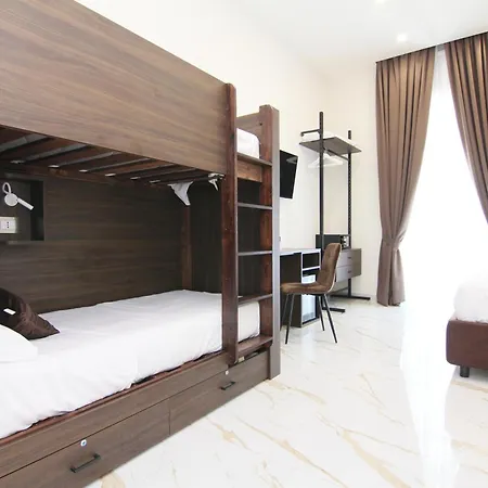 Hotel Auroom *