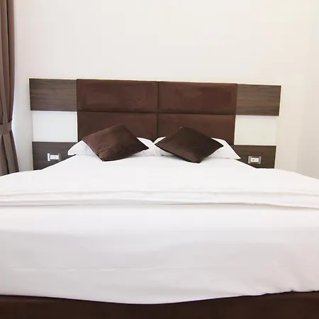 Auroom Hotel *