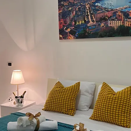 Street Chiaia Apartment