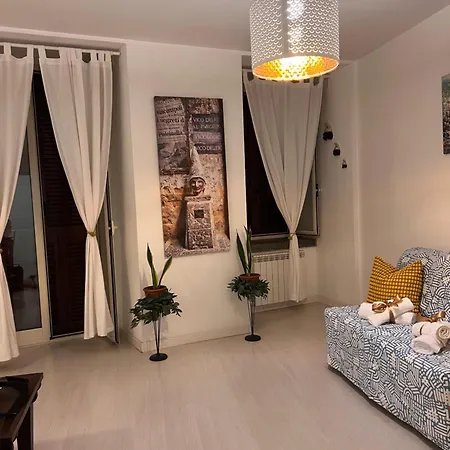 Street Chiaia Apartment *