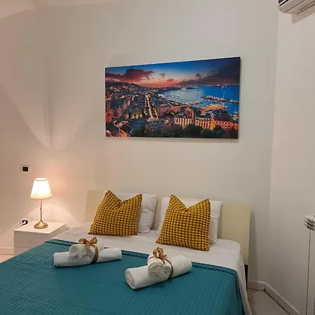 Street Chiaia Apartment *
