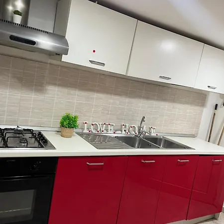 Love Home Apartment *