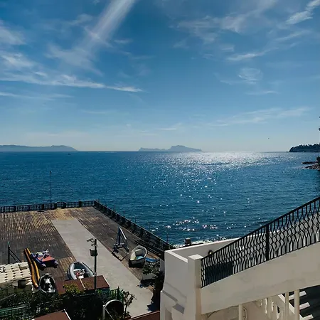 Apartment Vomerwood Loft - Luxe And Spacious House In Vomero Neapel