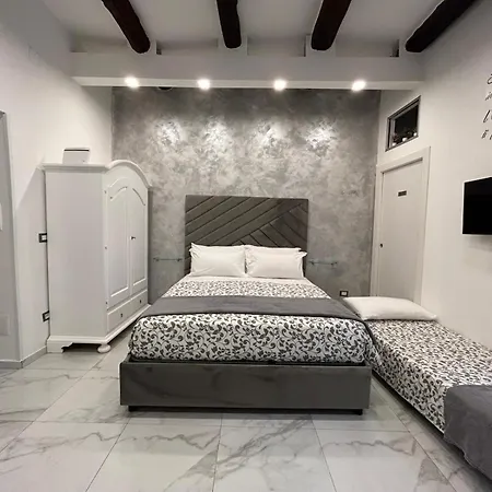 Holiday home Casa Tolentino Al Centro Di *
