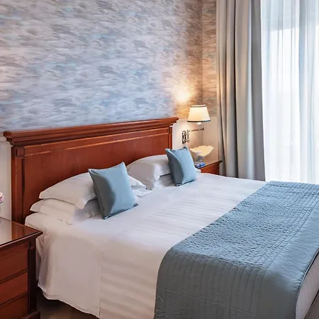 Starhotels Terminus 4* Neapol