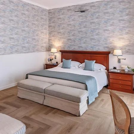 Starhotels Terminus 4* Neapol
