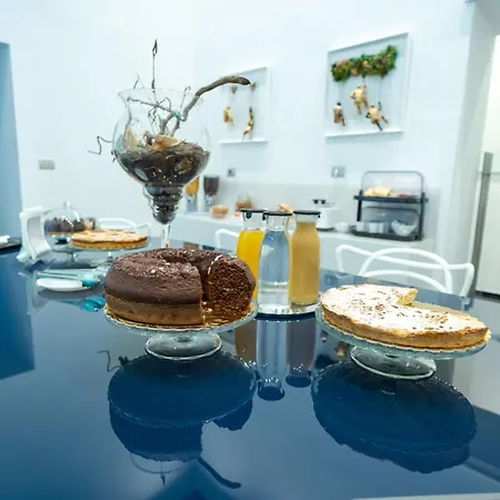 Skyhouse Chiatamone Bed and breakfast 2*