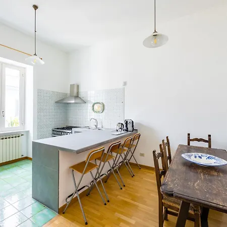 Centrally Located By The Sea Prestigious Naples