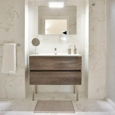 Unihome Apartment *