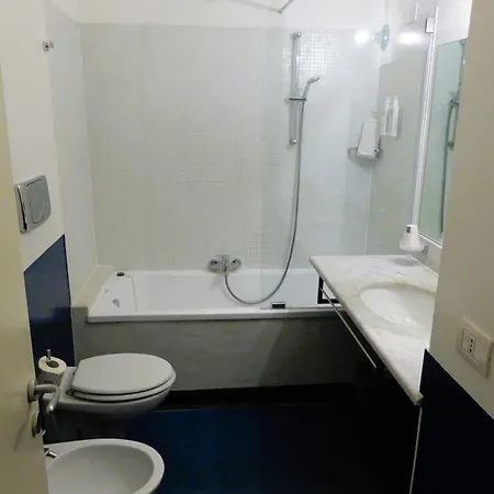 Correra 241 Lifestyle 3* Neapel