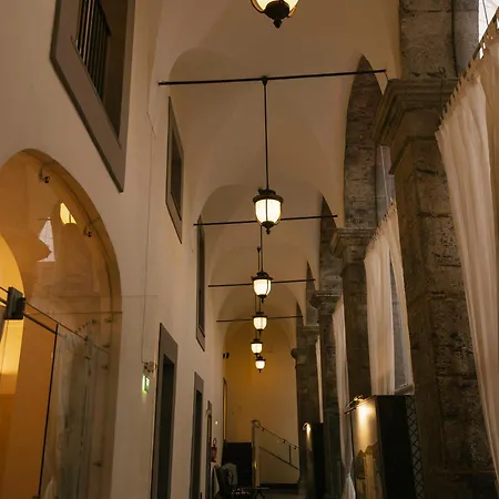 Palazzo Caracciolo Неаполь